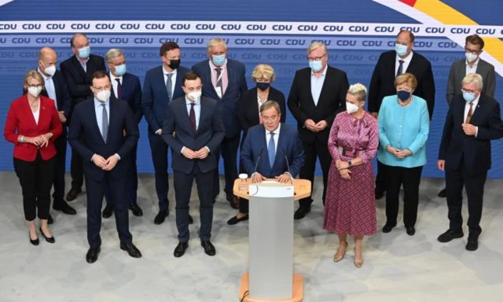 Γερμανικές εκλογές: Μάχη ψήφο με ψήφο – Οι πρώτες αντιδράσεις των κομμάτων